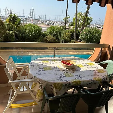 - Piscine Et Vue Sur Le Port *