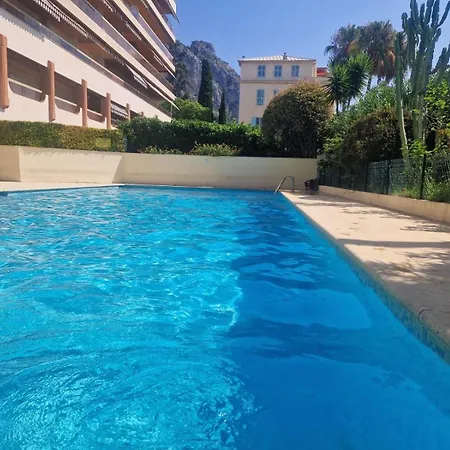 - Piscine Et Vue Sur Le Port