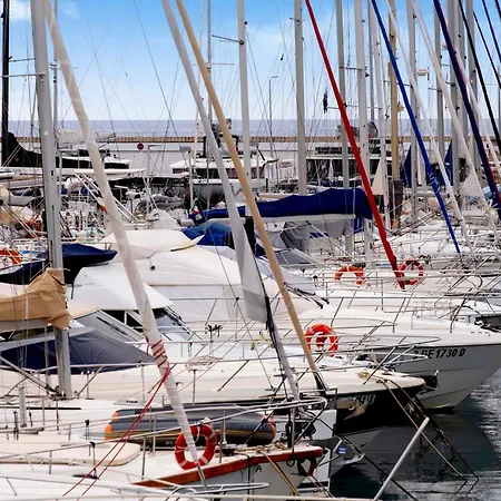 Nyaraló - Piscine Et Vue Sur Le Port