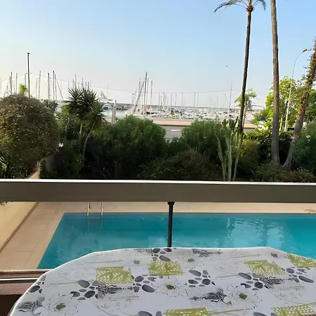 - Piscine Et Vue Sur Le Port Menton