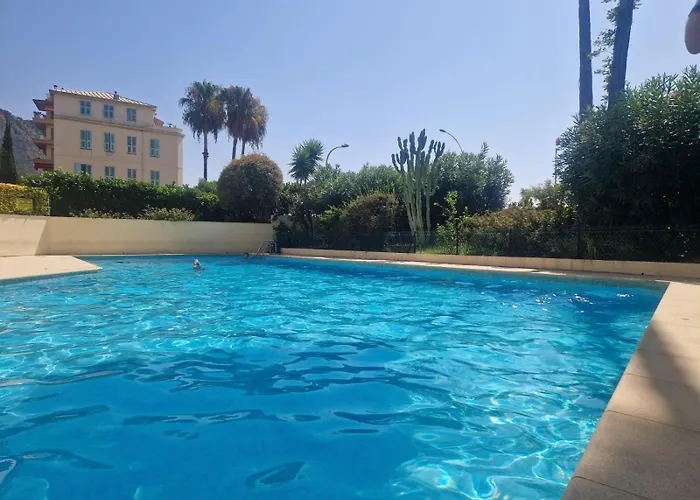 - Piscine Et Vue Sur Le Port * Menton
