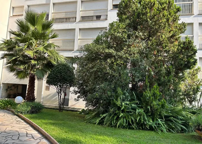 - Piscine Et Vue Sur Le Port