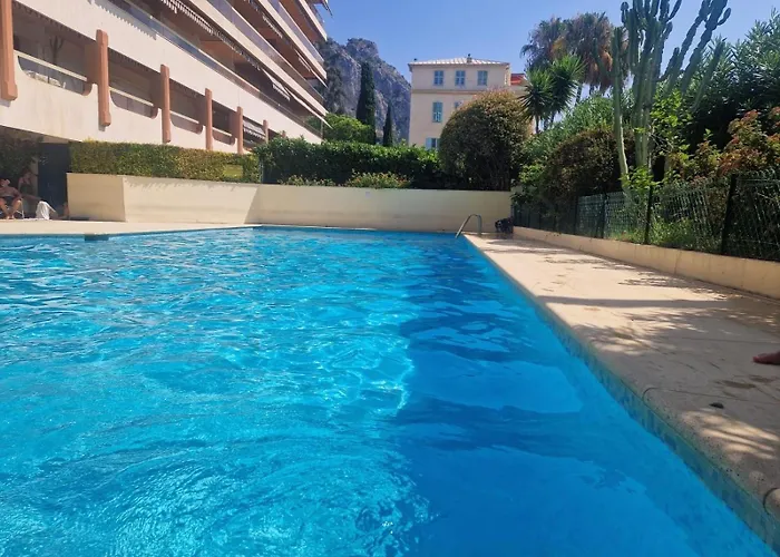 - Piscine Et Vue Sur Le Port